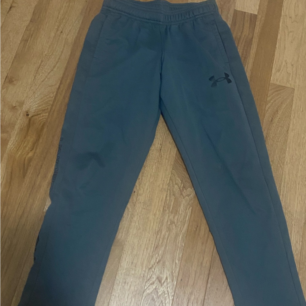 Dark Gray Boys Under Armour Sweatpants. Size Youth Small.